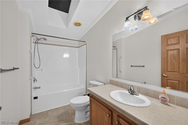 668 Woodlawn Rd, Chardon, OH 44024