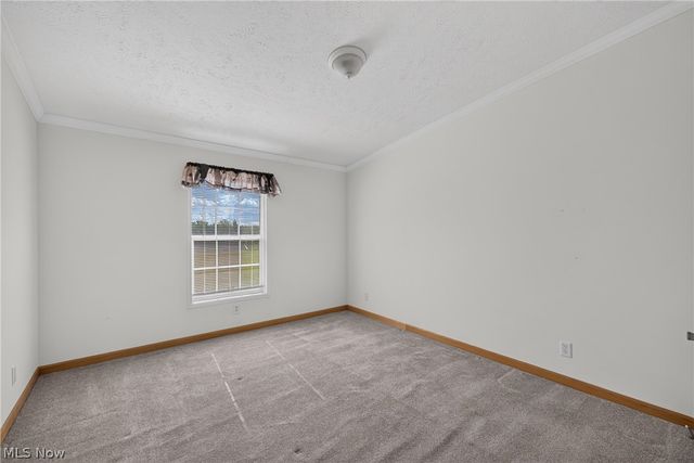 668 Woodlawn Rd, Chardon, OH 44024