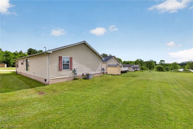 668 Woodlawn Rd, Chardon, OH 44024