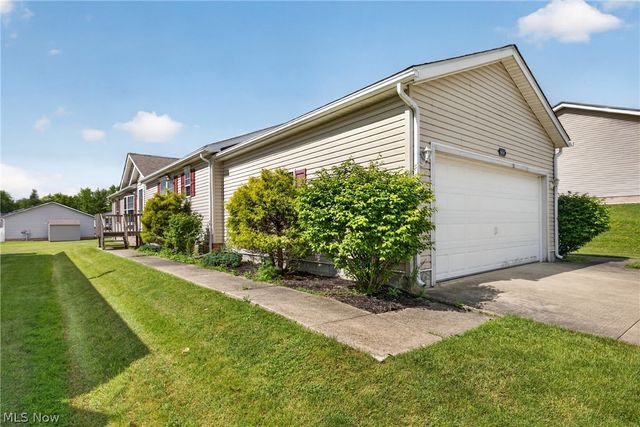668 Woodlawn Rd, Chardon, OH 44024
