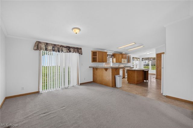 668 Woodlawn Rd, Chardon, OH 44024