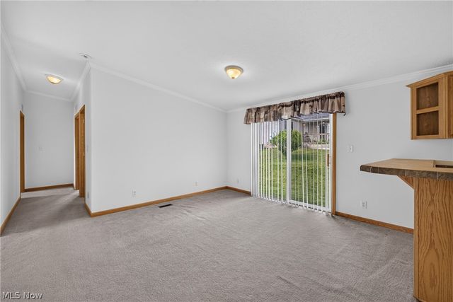 668 Woodlawn Rd, Chardon, OH 44024