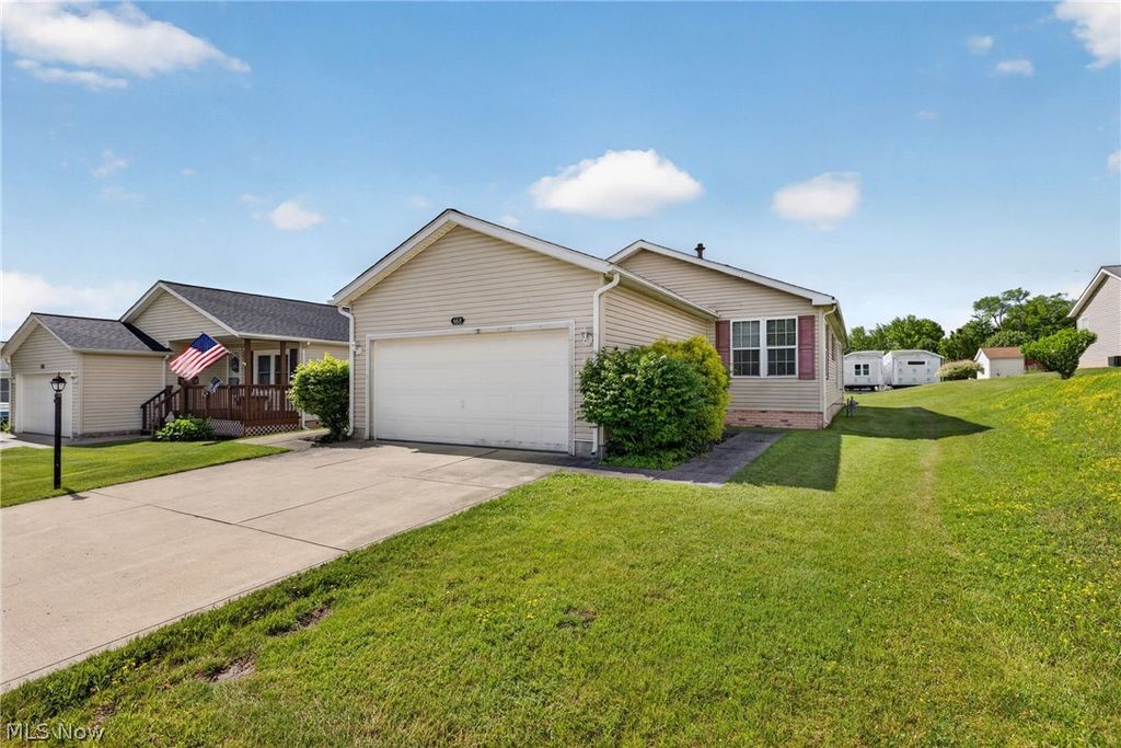 668 Woodlawn Rd, Chardon, OH 44024