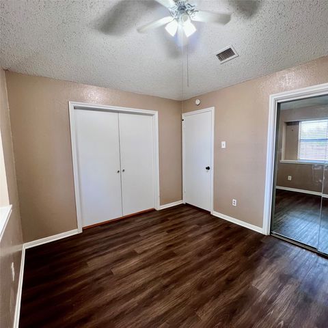205 Sunset Drive, Glenn Heights, TX 75154