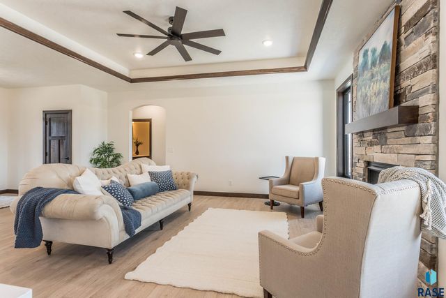 2212 S Saddle Ridge Dr Drive, Sioux Falls, SD 57110