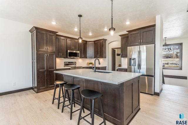 2212 S Saddle Ridge Dr Drive, Sioux Falls, SD 57110