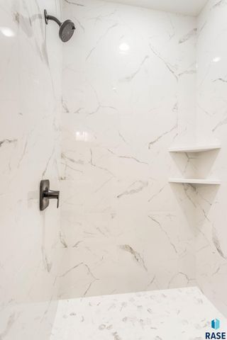 2212 S Saddle Ridge Dr Drive, Sioux Falls, SD 57110