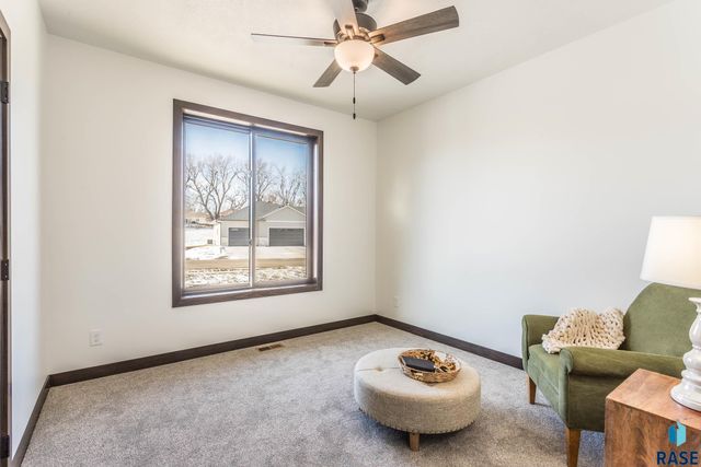 2212 S Saddle Ridge Dr Drive, Sioux Falls, SD 57110