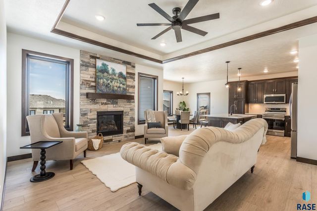 2212 S Saddle Ridge Dr Drive, Sioux Falls, SD 57110