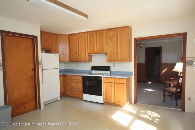 1694 W Solon Road, Dewitt, MI 48820