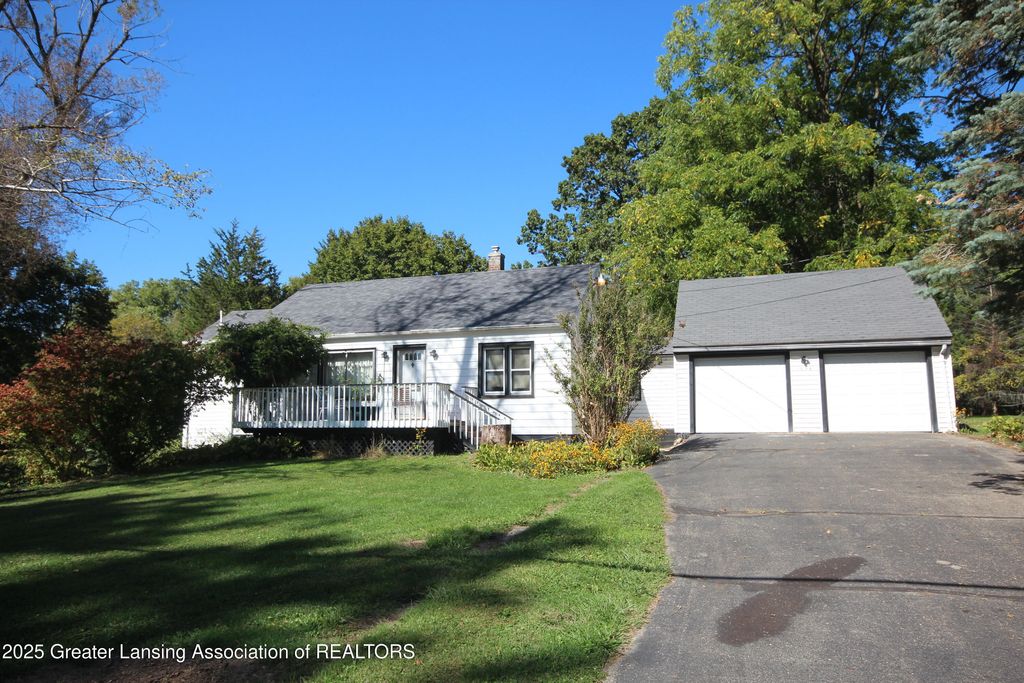 1694 W Solon Road, Dewitt, MI 48820