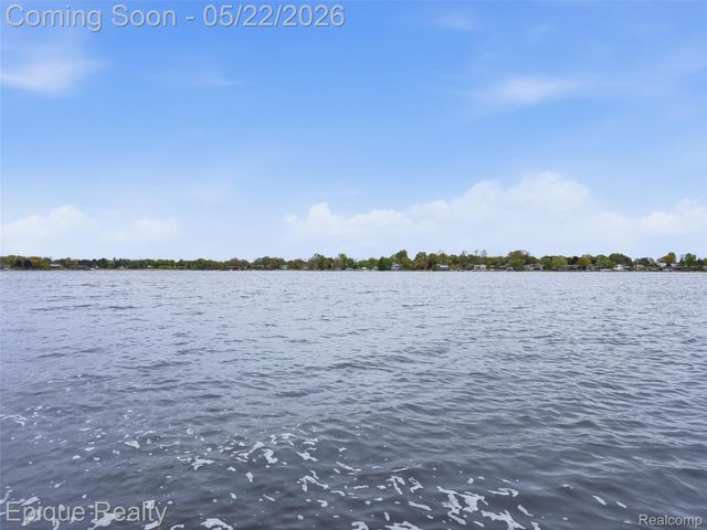 3434 Adams Shore Drive, Waterford Charter Township, MI 48329