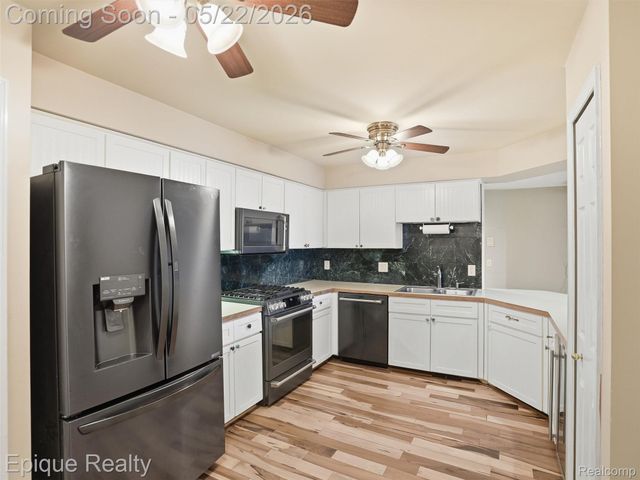 3434 Adams Shore Drive, Waterford Charter Township, MI 48329