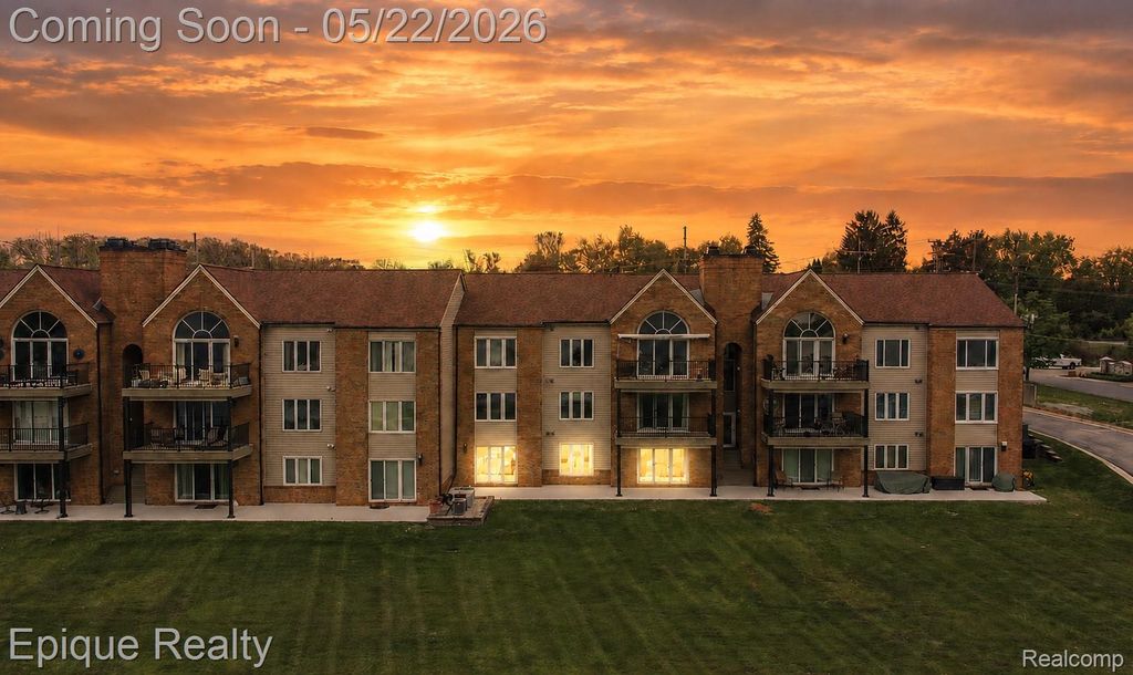 3434 Adams Shore Drive, Waterford Charter Township, MI 48329