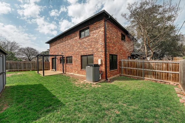 8409 Nairn DR, Austin, TX 78749