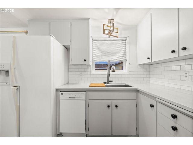 1386 UMPQUA Rd, Woodburn, OR 97071