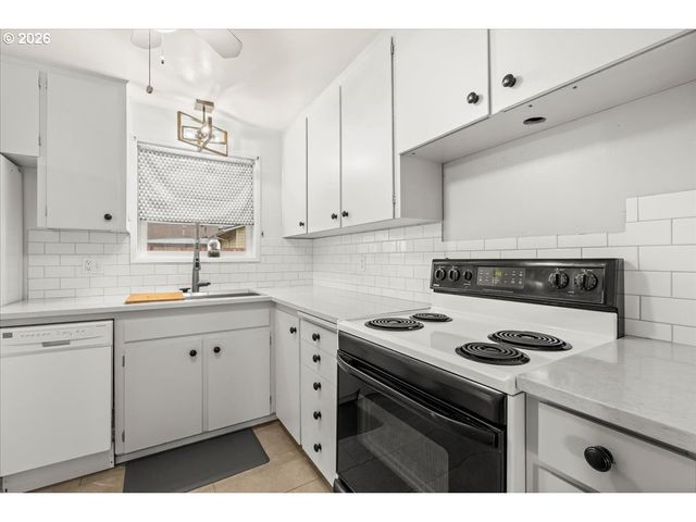 1386 UMPQUA Rd, Woodburn, OR 97071