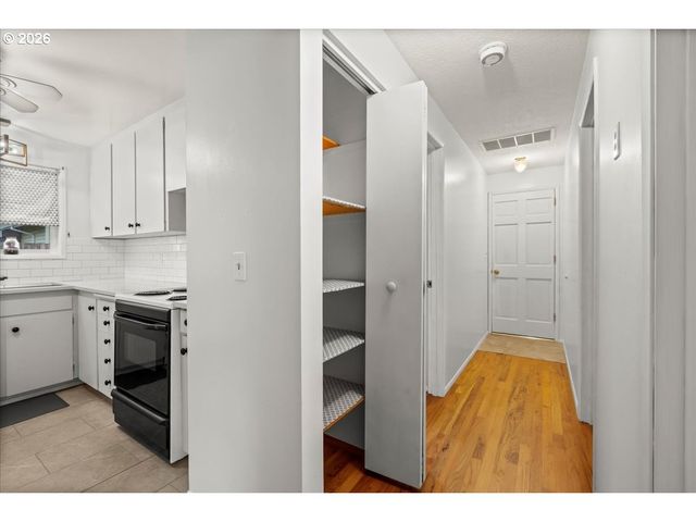 1386 UMPQUA Rd, Woodburn, OR 97071