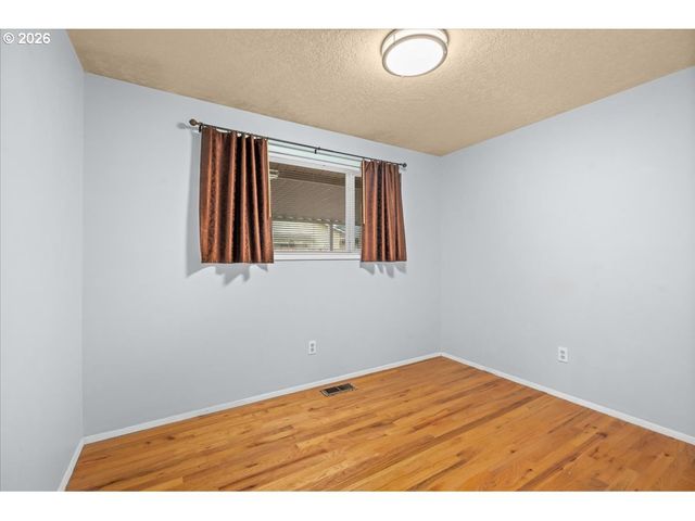 1386 UMPQUA Rd, Woodburn, OR 97071