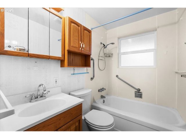 1386 UMPQUA Rd, Woodburn, OR 97071