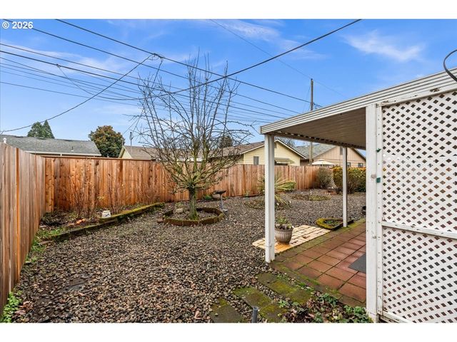 1386 UMPQUA Rd, Woodburn, OR 97071