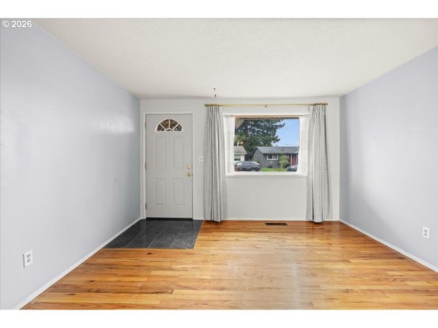 1386 UMPQUA Rd, Woodburn, OR 97071