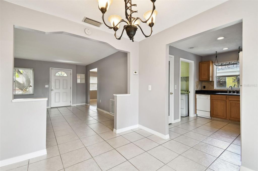 Image 17 of property listing at 6507 LOS ALTOS WAY, Tampa, FL 33634