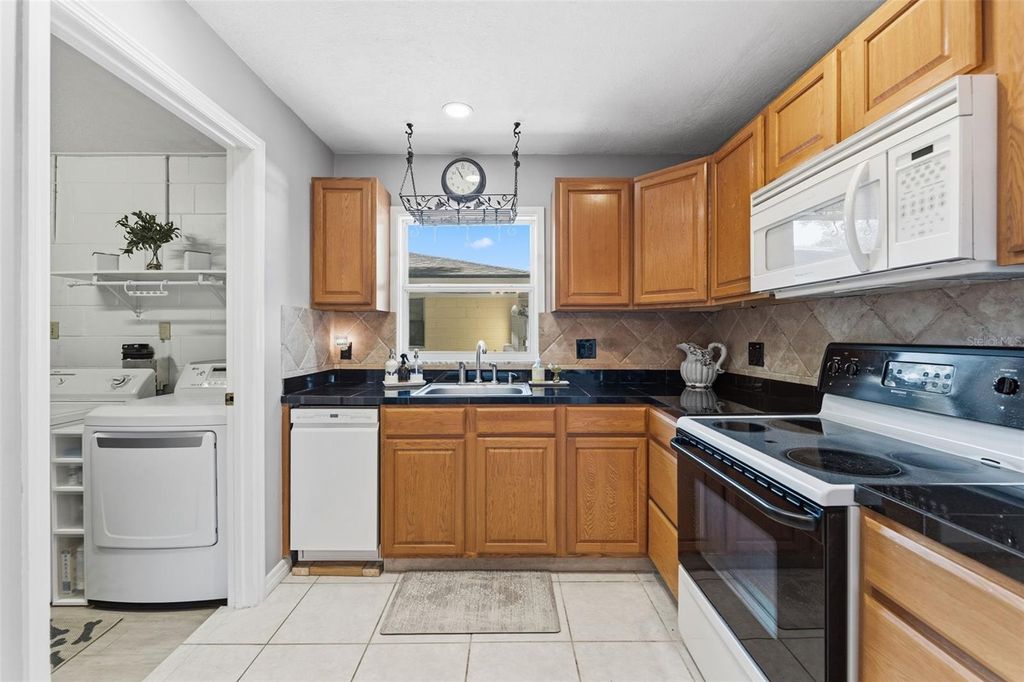 Image 19 of property listing at 6507 LOS ALTOS WAY, Tampa, FL 33634