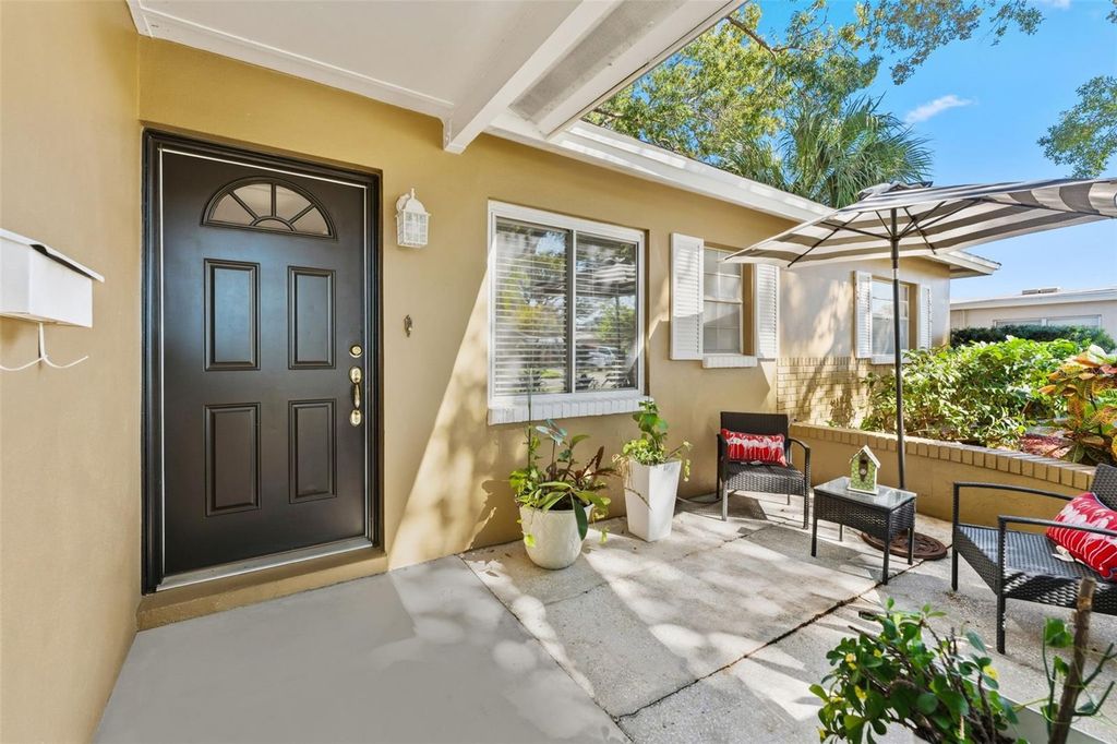 Image 4 of property listing at 6507 LOS ALTOS WAY, Tampa, FL 33634