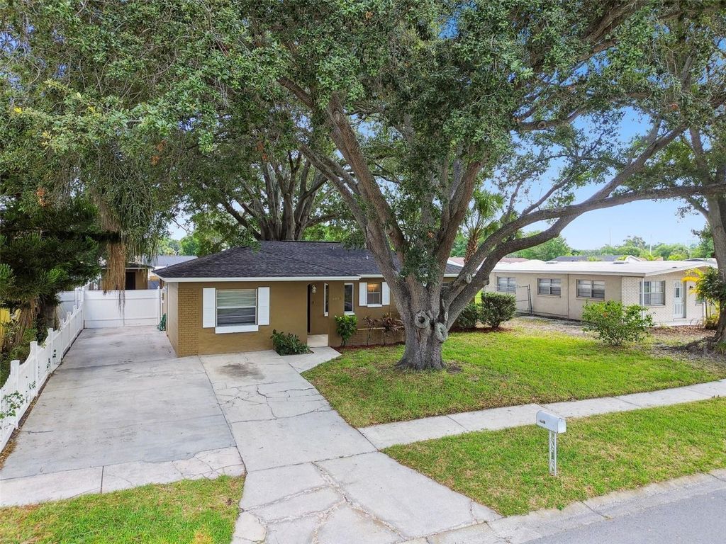 Image 40 of property listing at 6507 LOS ALTOS WAY, Tampa, FL 33634