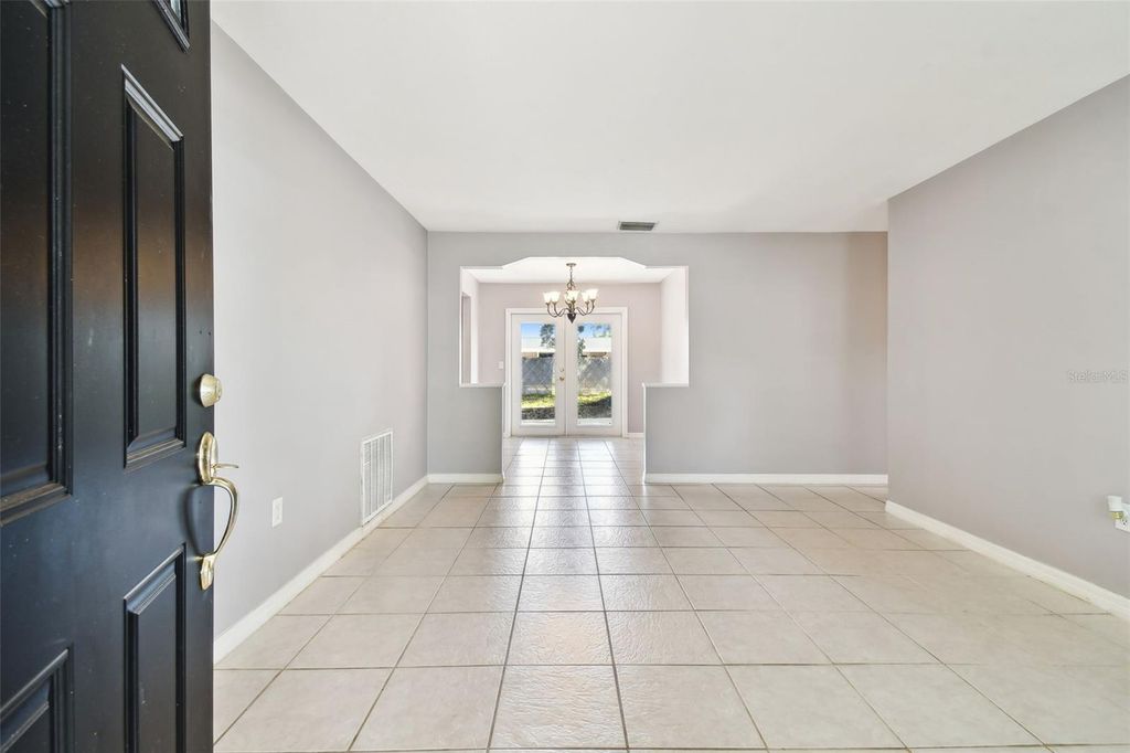 Image 5 of property listing at 6507 LOS ALTOS WAY, Tampa, FL 33634