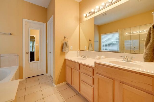 5517 Crimson Oaks Drive, Frisco, TX 75035