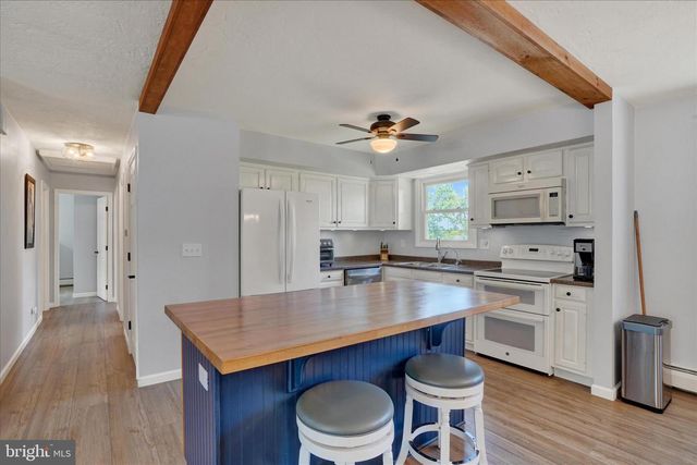 2512 DANIELLE DR, Dover, PA 17315