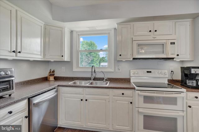 2512 DANIELLE DR, Dover, PA 17315