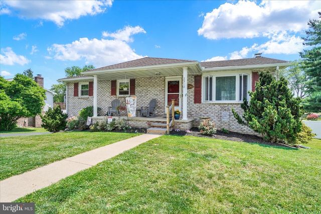 2512 DANIELLE DR, Dover, PA 17315