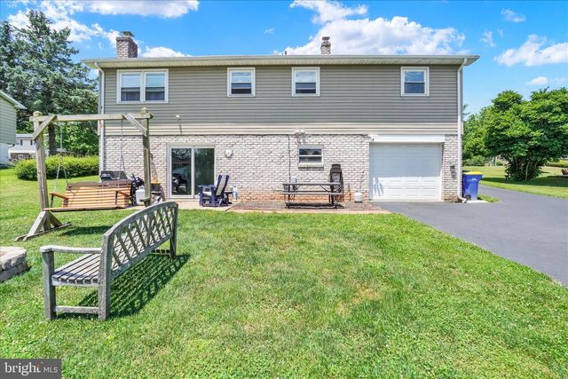 2512 DANIELLE DR, Dover, PA 17315
