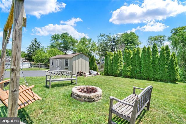 2512 DANIELLE DR, Dover, PA 17315