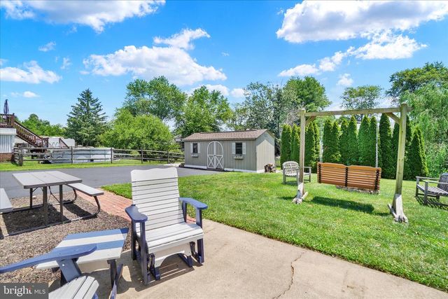 2512 DANIELLE DR, Dover, PA 17315