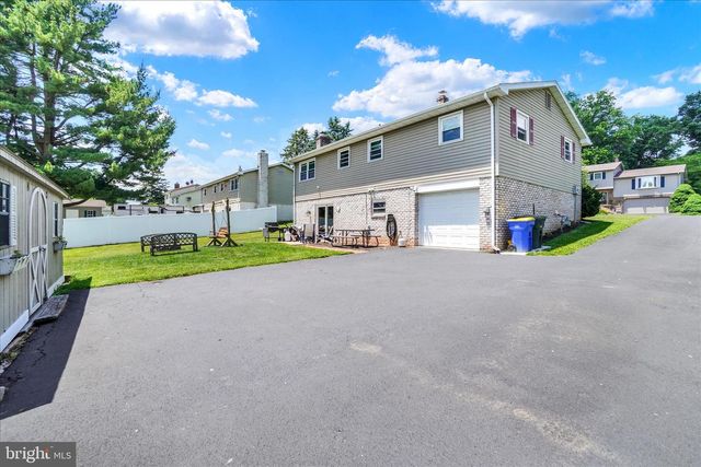 2512 DANIELLE DR, Dover, PA 17315