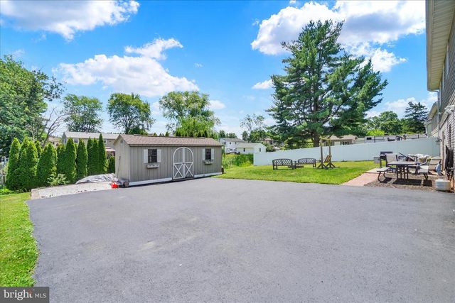 2512 DANIELLE DR, Dover, PA 17315