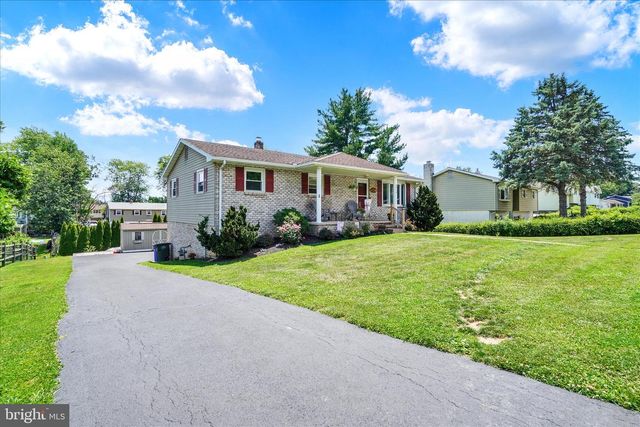 2512 DANIELLE DR, Dover, PA 17315
