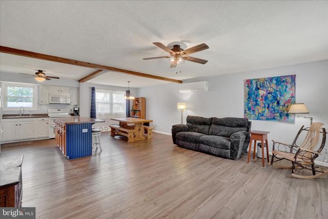 2512 DANIELLE DR, Dover, PA 17315