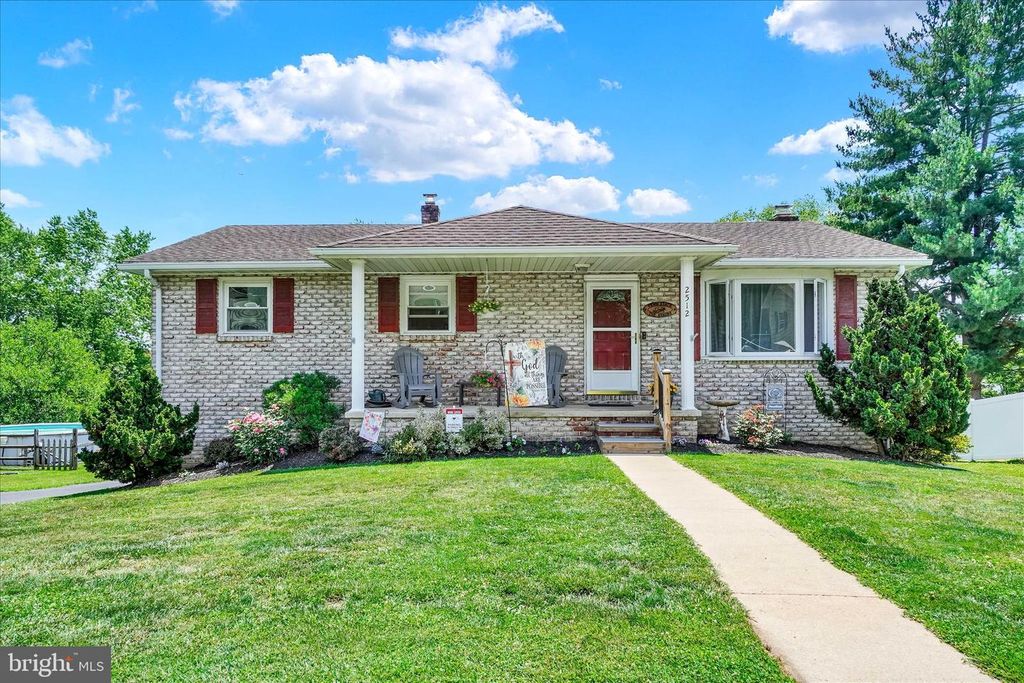 2512 DANIELLE DR, Dover, PA 17315