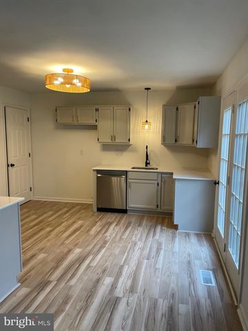 25 GREYTHORNE RD, Lancaster, PA 17603