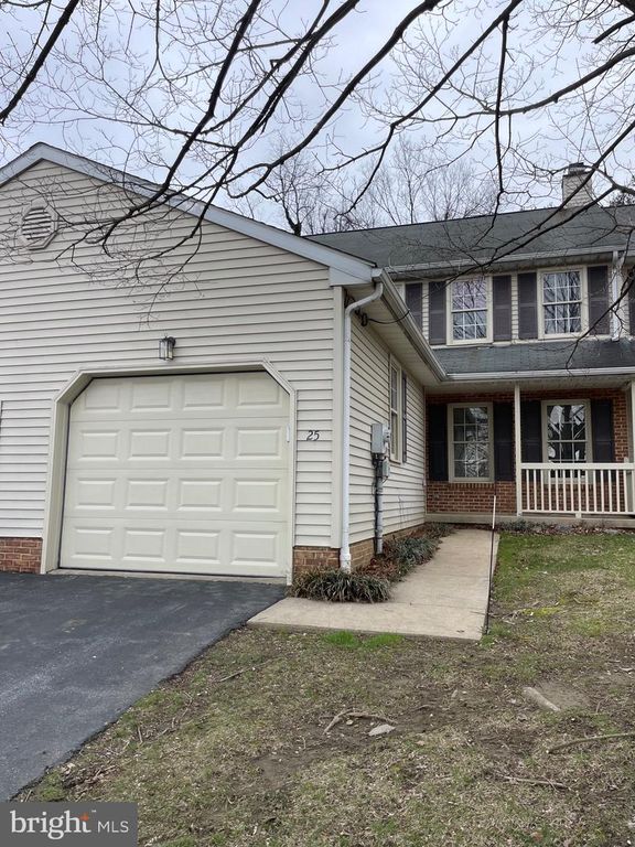 25 GREYTHORNE RD, Lancaster, PA 17603
