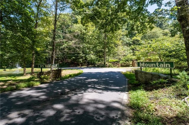 986 Mountain Oak Road, Ellijay, GA 30536