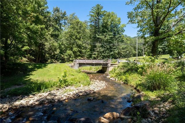 986 Mountain Oak Road, Ellijay, GA 30536