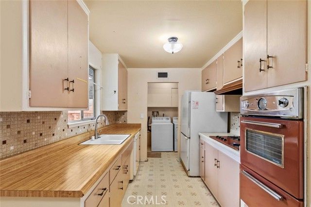 9825 Tujunga Canyon Place, Tujunga (los Angeles), CA 91042