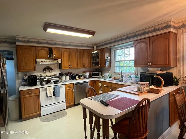 246 Harding Rd, Harriman, TN 37748