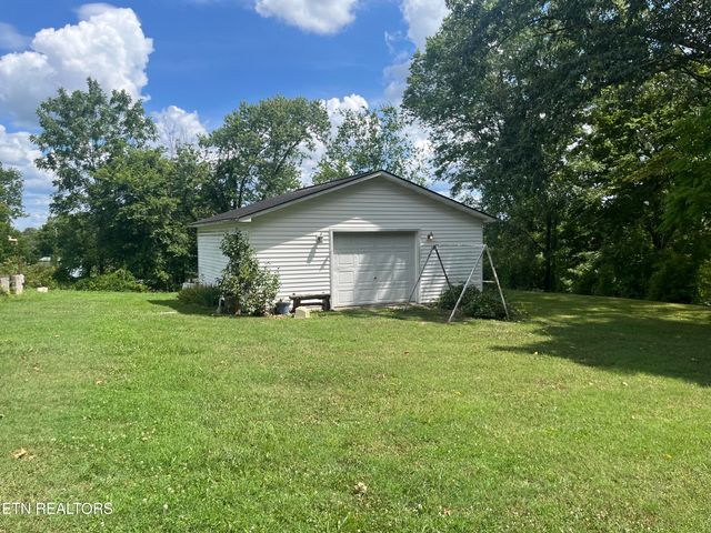 246 Harding Rd, Harriman, TN 37748